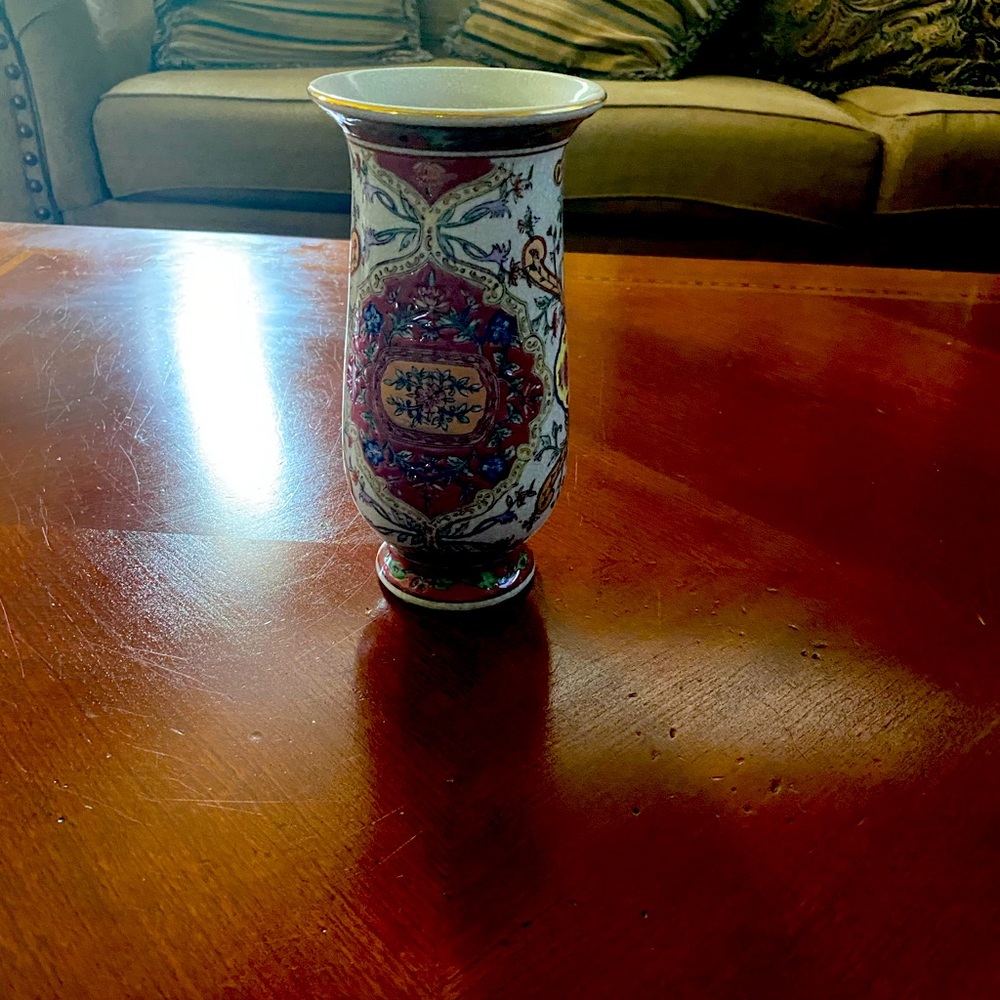 Decorative oriental design vase